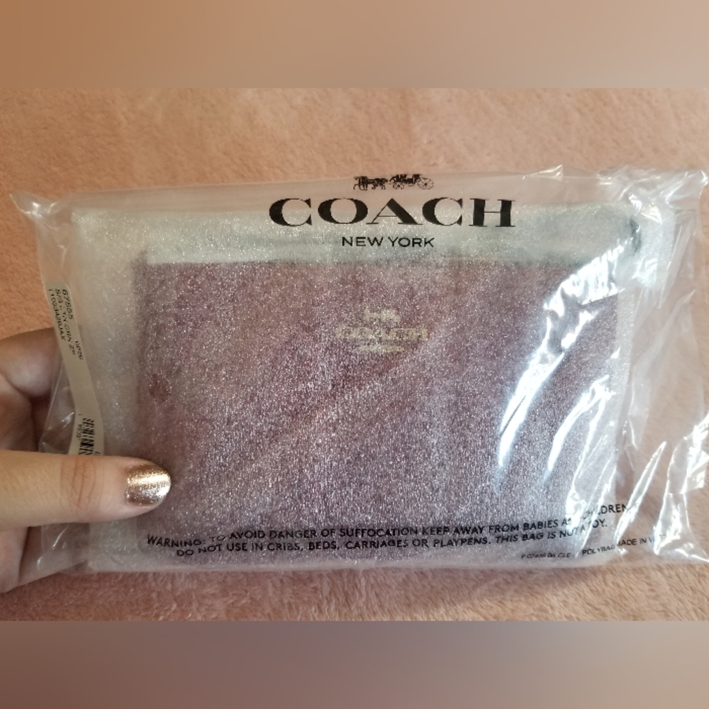 Coach corner zip wristlet in red